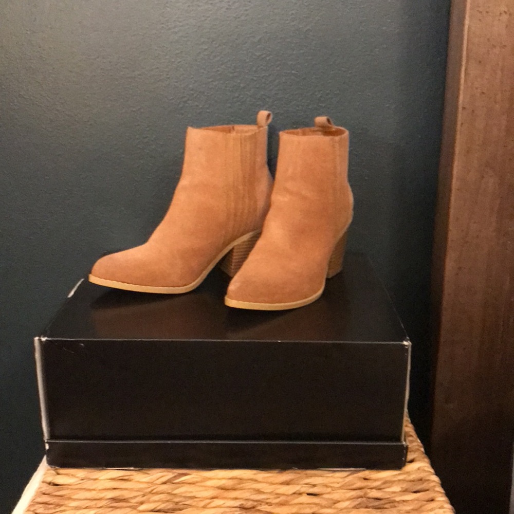 Forever21 Camel Brown Boots w/ Heel, Sz 8 - Perfect for Fall! 🍁